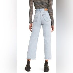 Levi’s light wash denim Ribcage straight ankle